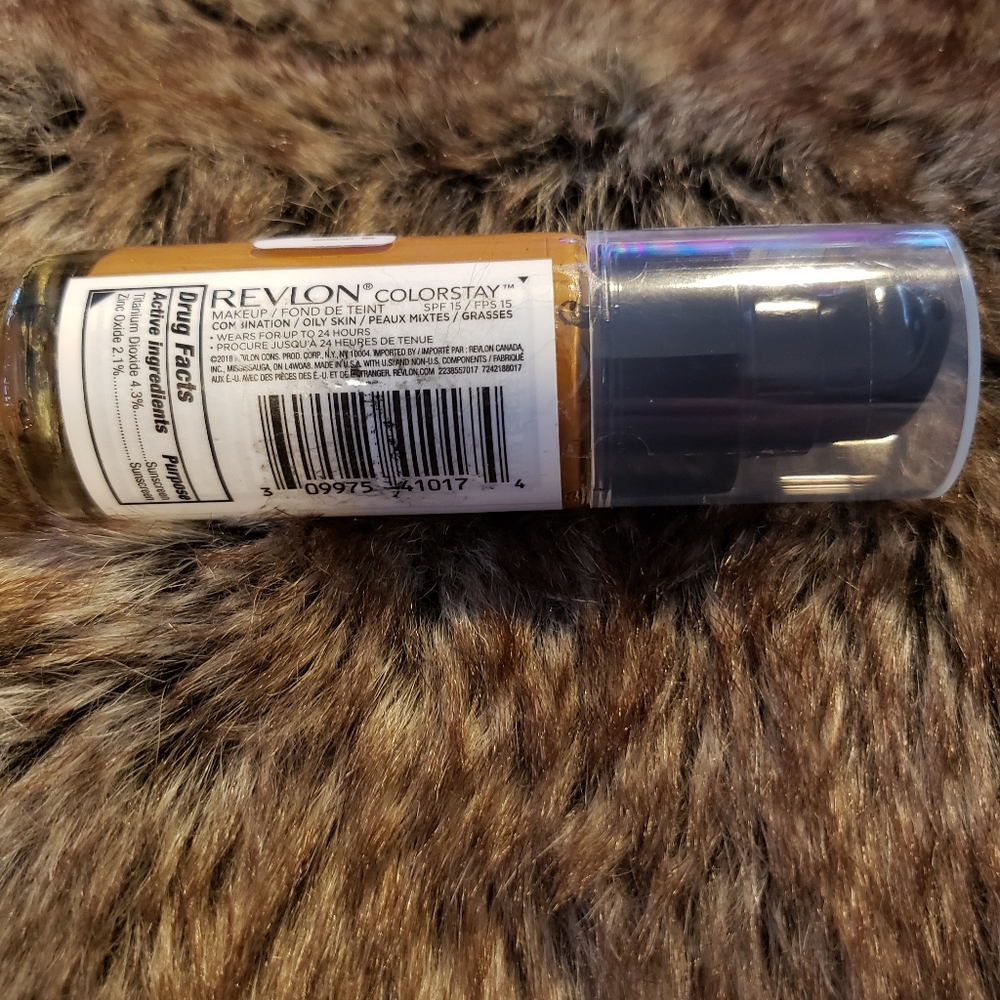 Revlon color stay foundation - Picture 2 of 7